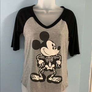 DISNEY MICKEY HALLOWEEN GLOW IN THE DARK V NECK